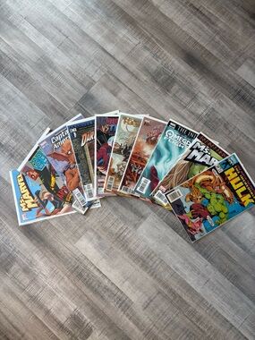 Mixed Lot of 10 Marvel Comic Book includes The Incredible Hulk & Daredevil
